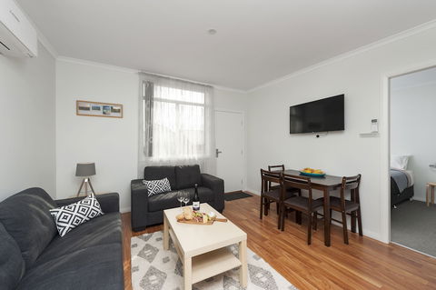 125 Milton - Accommodation Asia 5