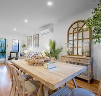 AUJOY 3 Bed Townhouse Burwood 3 - Accommodation Guide