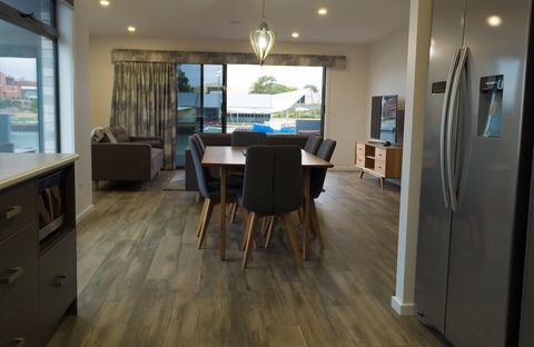 Ulverstone Waterfront Apartments - Accommodation Guide 6