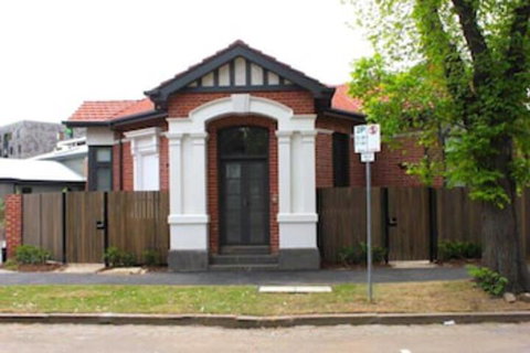 Peaceful 3 BDR In The Heart Of Carlton - Accommodation Guide 0