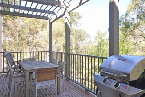 Villa Petit Verdot Located Within Cypress Lakes - Accommodation Asia 2