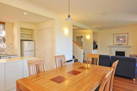 Villa Petit Verdot Located Within Cypress Lakes - Accommodation Asia 3