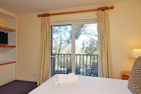 Villa Petit Verdot Located Within Cypress Lakes - Accommodation Asia 6