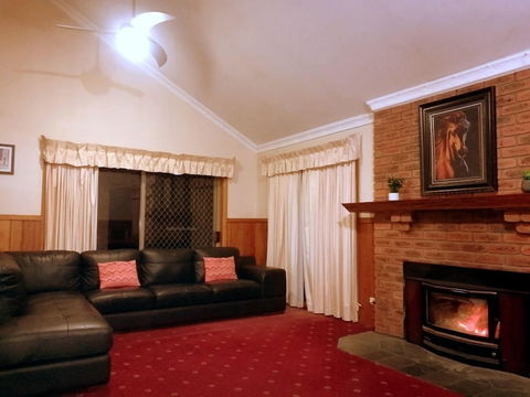 Castle At Lakes Entrance - Accommodation Asia 3
