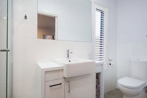 Albury Yalandra Apartment 3 - Accommodation Guide 2