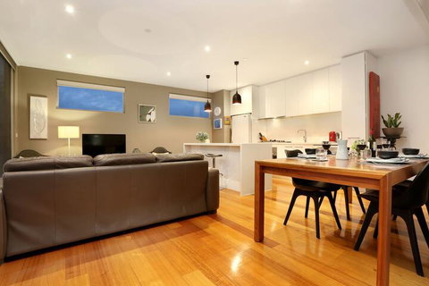 Essendon Sub Penthouse On Napier - Accommodation China 3