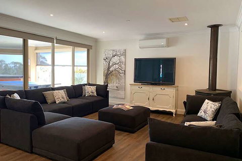 Grand Gippsland Home Sleeps Up To 28 - Accommodation Asia 7