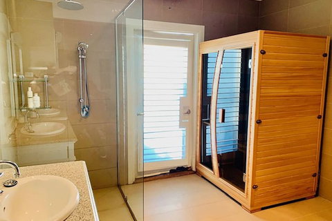 Grand Gippsland Home Sleeps Up To 28 - Accommodation Asia 5