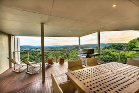 Highview - Accommodation Guide 4