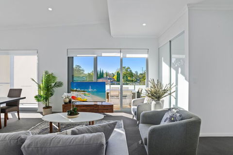 HomeHotel New & Spacious 3 Bedroom Penthouse - Accommodation Guide 1