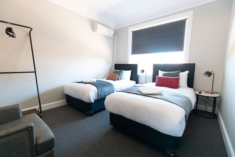 Horse And Jockey Hotel Homebush - Accommodation Asia 6