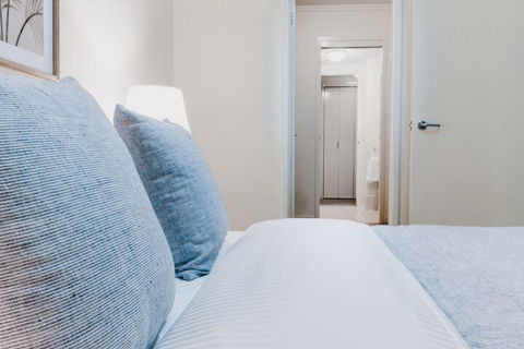 Absolute Riverfront One Bedroom Apartment - Accommodation Asia 4