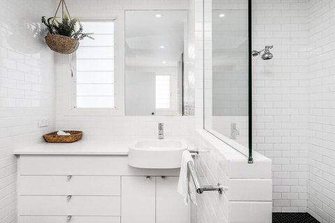 Your Luxury Escape - Alkira - Accommodation Guide 6