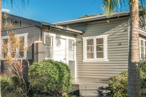 Your Luxury Escape - Alkira - Accommodation Guide 1