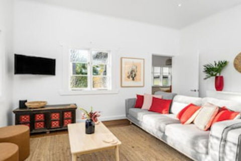 Your Luxury Escape - Alkira - Accommodation Guide 0