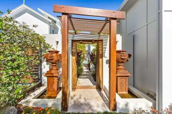 Casuarina NSW Accommodation China