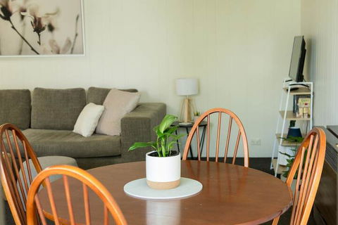 Two Bedroom Gem Short Drive To MONA - Accommodation Guide 5