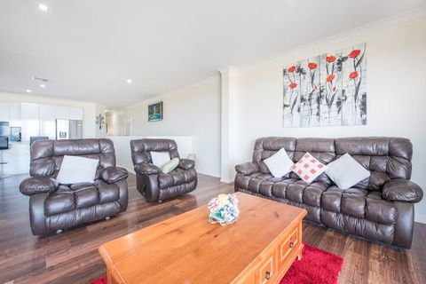 The Oasis 6 Turnberry Drive - Accommodation Asia 7