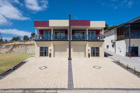 The Oasis 6 Turnberry Drive - Accommodation Asia 1