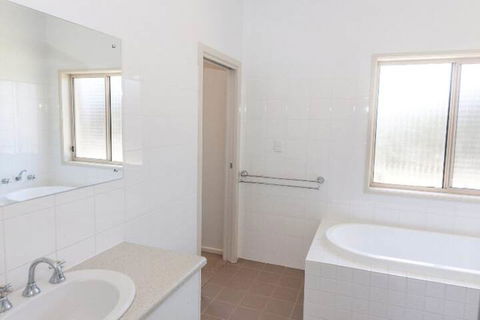 Golfers Paradise 52 Huntingdale Drive - Accommodation Asia 6