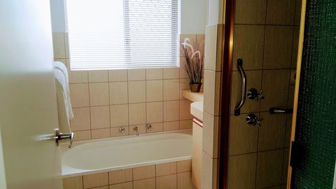 Camelias Boutique Cottage In Dianella - Accommodation Guide 5