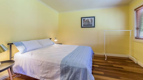 Loch Retreat 550m TO Town - Accommodation Asia 5