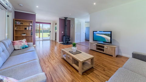 Loch Retreat 550m TO Town - Accommodation Asia 0