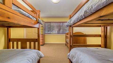 Loch Retreat 550m TO Town - Accommodation Asia 1