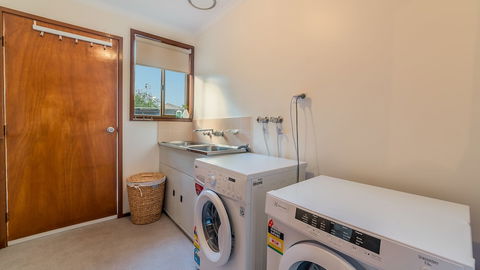 Pescarina Free Wifi & Netflix - Accommodation Asia 6