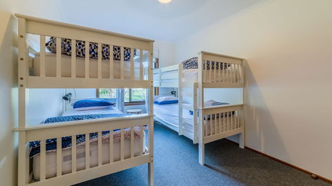 Pescarina Free Wifi & Netflix - Accommodation Asia 3
