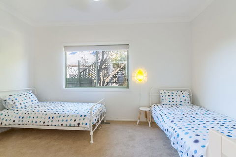 Beach Views On Beilby Free Wifi & Foxtel PET Friendly - Accommodation Guide 4
