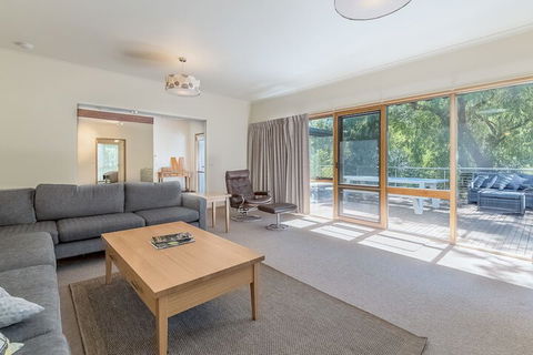 Billabong Wifi & Netflix - Accommodation Guide 4