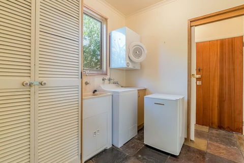 Billabong Wifi & Netflix - Accommodation Guide 7