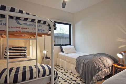 Armstrongs Close TO Beach - Accommodation Guide 5