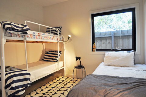 Armstrongs Close TO Beach - Accommodation Guide 4
