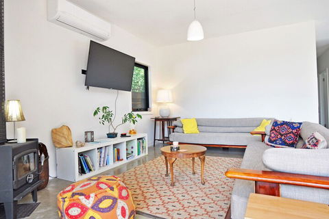 Armstrongs Close TO Beach - Accommodation Guide 6