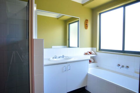 Beachcroft Inlet Side Close TO Town - Accommodation Guide 4