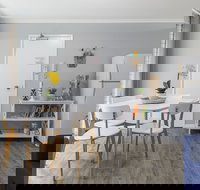 Family Romance Fun on Kings Beach - Accommodation Asia