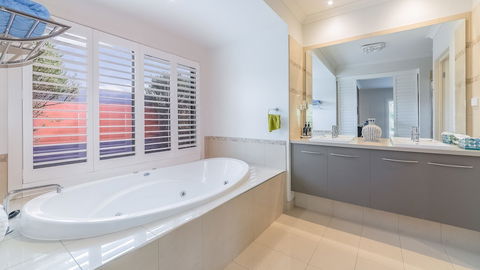 Oceans 11 Surfside Wifi & Foxtel PET Friendly - Accommodation Guide 3