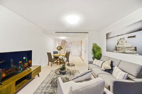 HomeHotel Luxurious Next To Shopping - Accommodation Guide 1