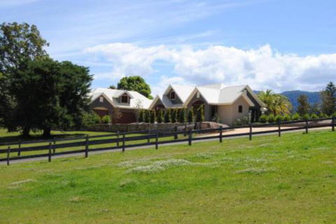 Colorado Beauty Nestled In The Heart Of Bonville - Accommodation Asia 3
