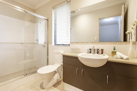 Coode Street Townhouse - Accommodation Asia 2