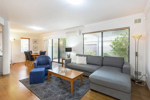 Coode Street Townhouse - Accommodation Asia 4