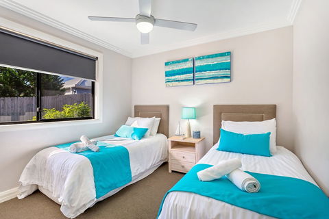 Tomaree Road 16 - Accommodation Guide 2