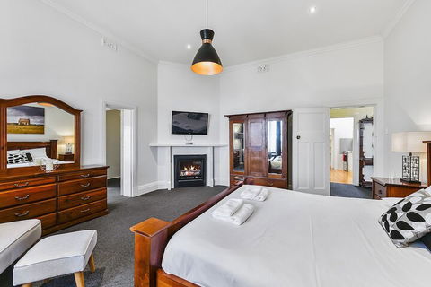 Wyatt Guest House - Accommodation Asia 1