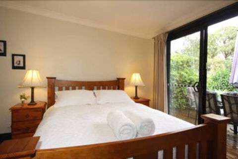 Top Of The Range Retreat - Accommodation Guide 1