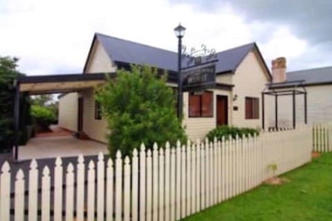 Top Of The Range Retreat - Accommodation Guide 0