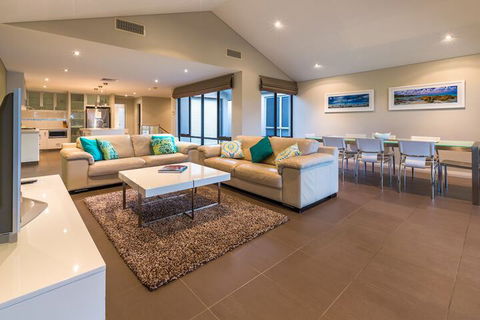 Regency Beach Club - Accommodation Guide 6