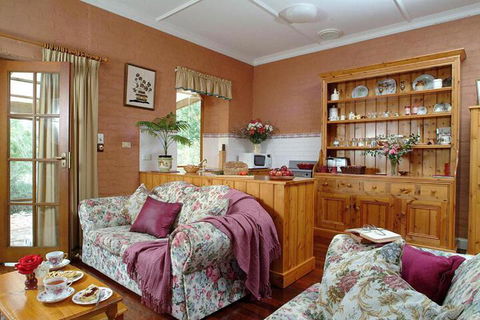 Amandas Cottage 1899 - Accommodation Guide 3
