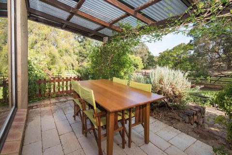 Trastevere Cowaramup Farm House - Accommodation Guide 2